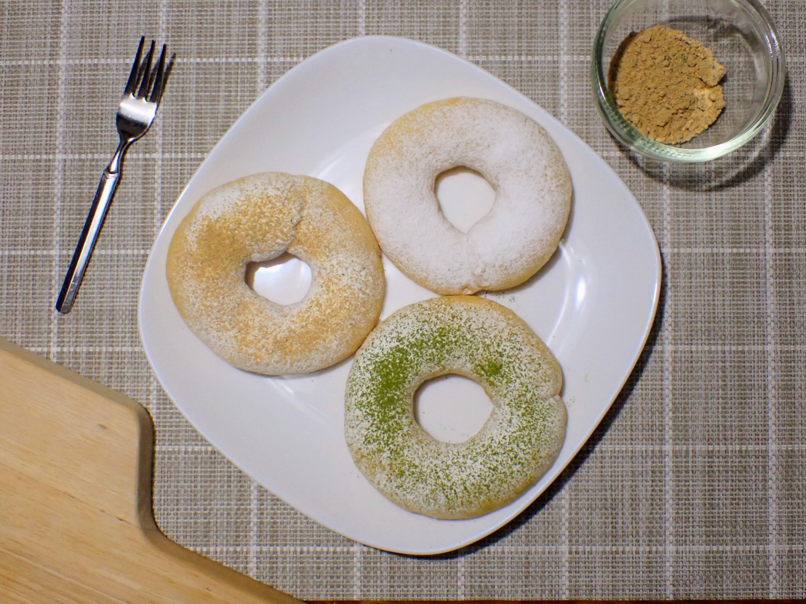 完成した豆腐の焼きドーナツ3種類